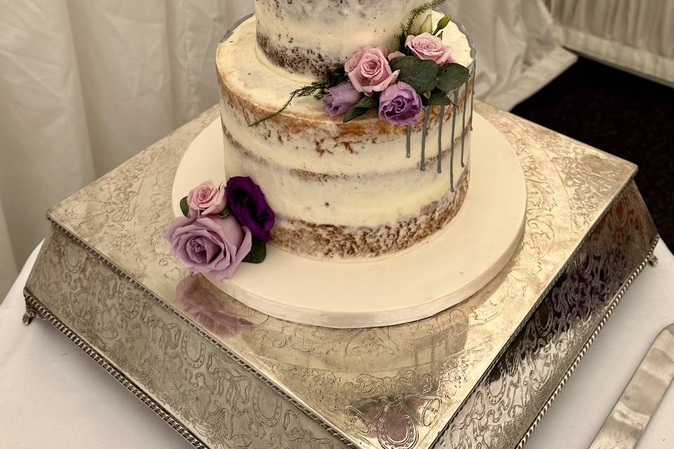 Semi naked cake