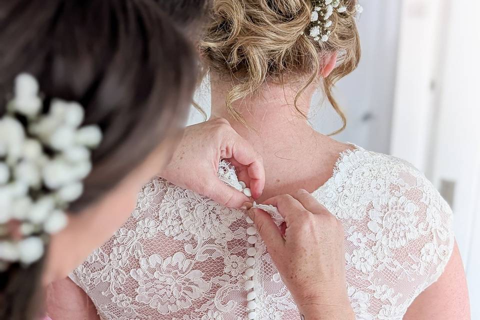 Kate getting into her dress