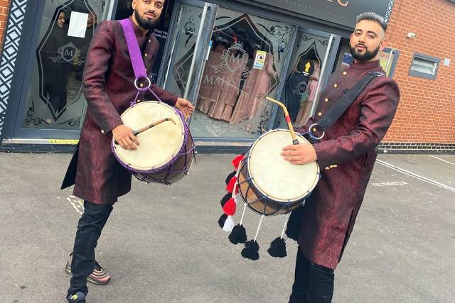 Dhol players
