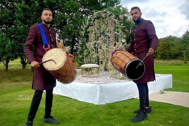 Dhol players