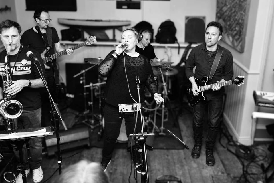 6 piece Party Band