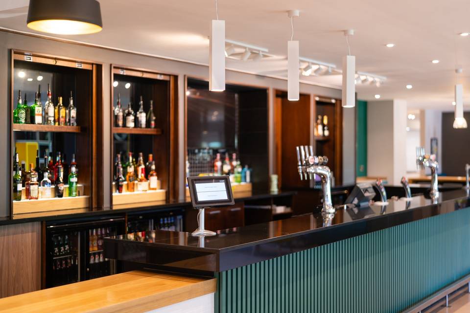 Holiday Inn Fareham Bar