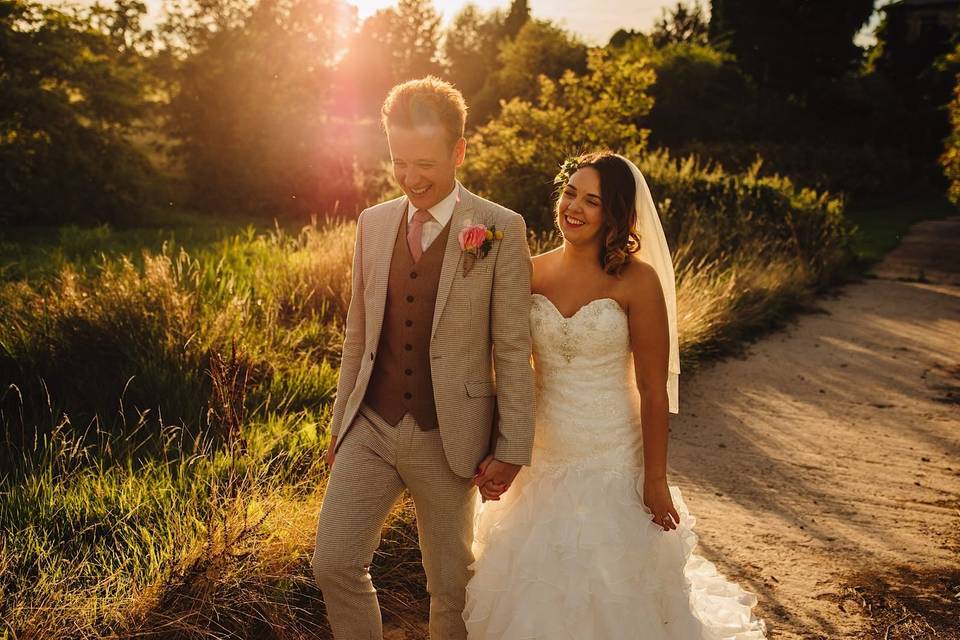 Newlyweds stroll - RooFilms