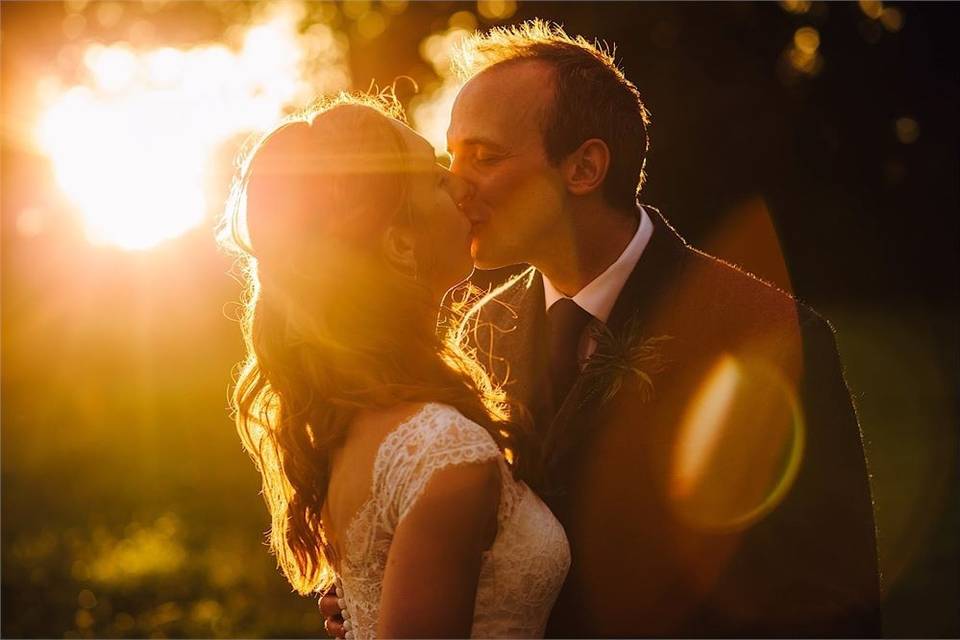 Newlyweds kiss - RooFilms