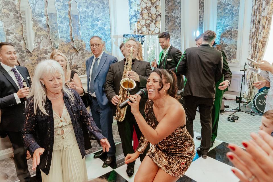 Party Band - De Vere Horsley