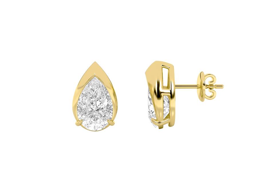 Pear-shaped diamond earrings in yellow gold