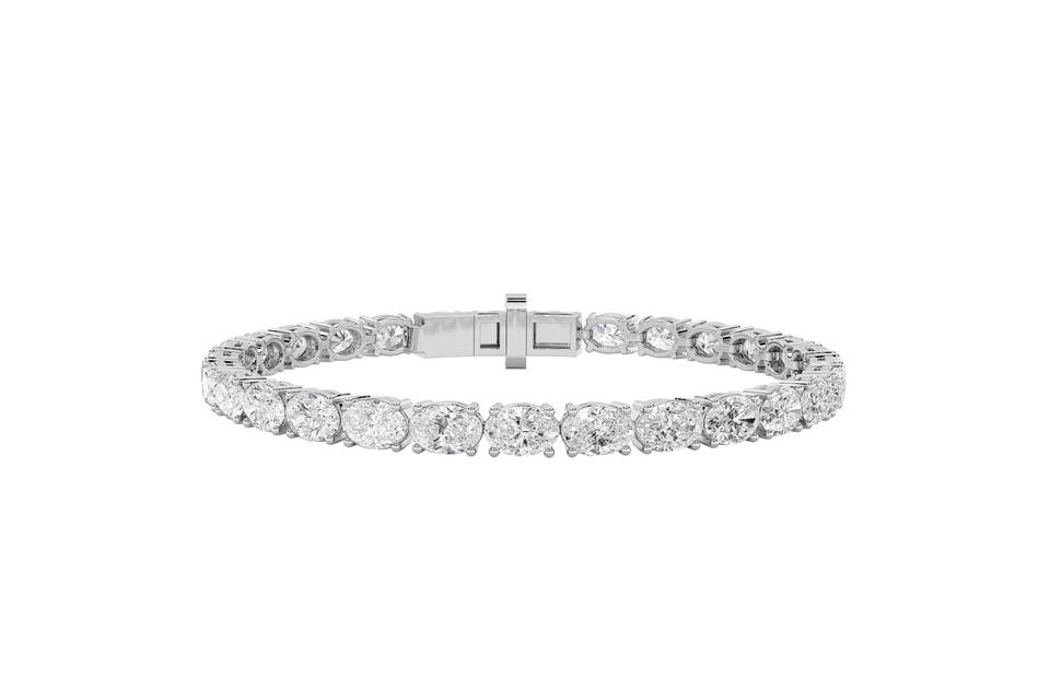 Emerald-cut diamond bracelet in white gold