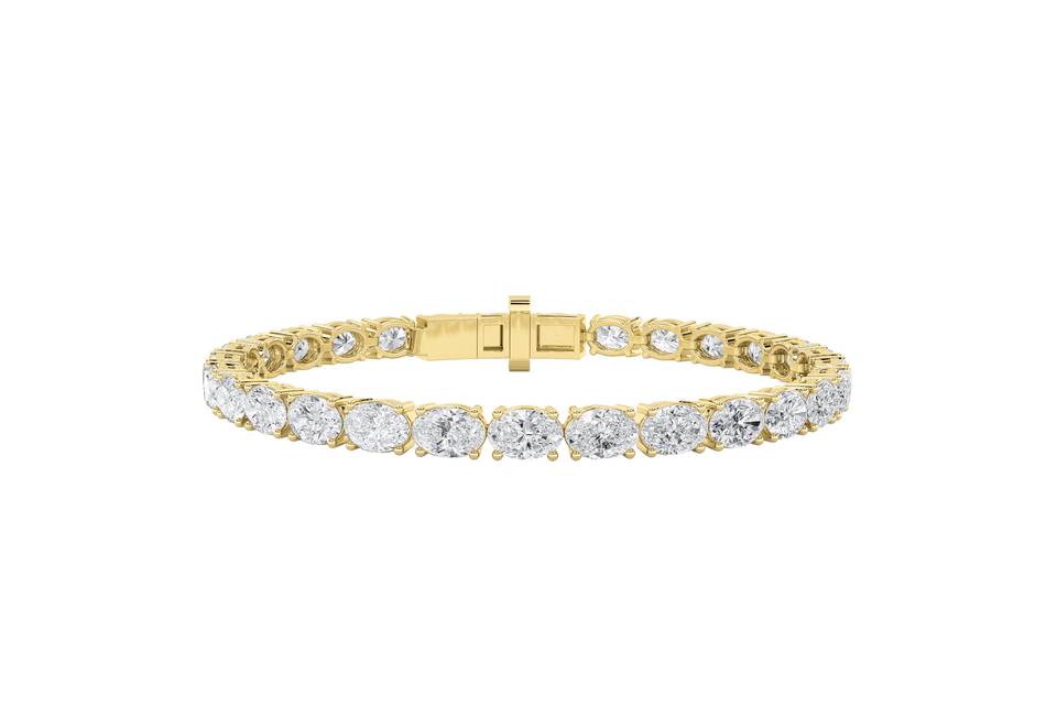 Emerald-cut diamond bracelet in yellow gold
