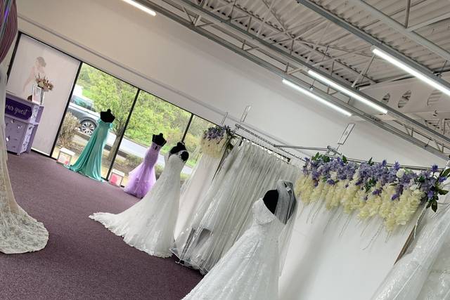 WED4LESS Outlet in West Midlands Bridalwear Shops hitched