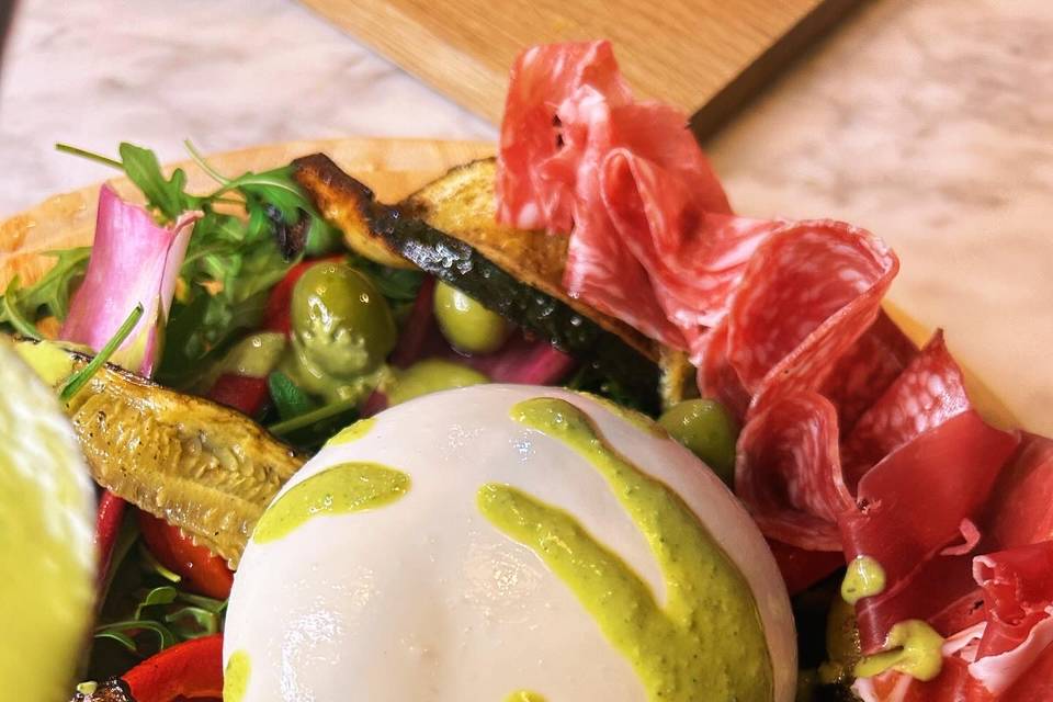 Burrata antipasti