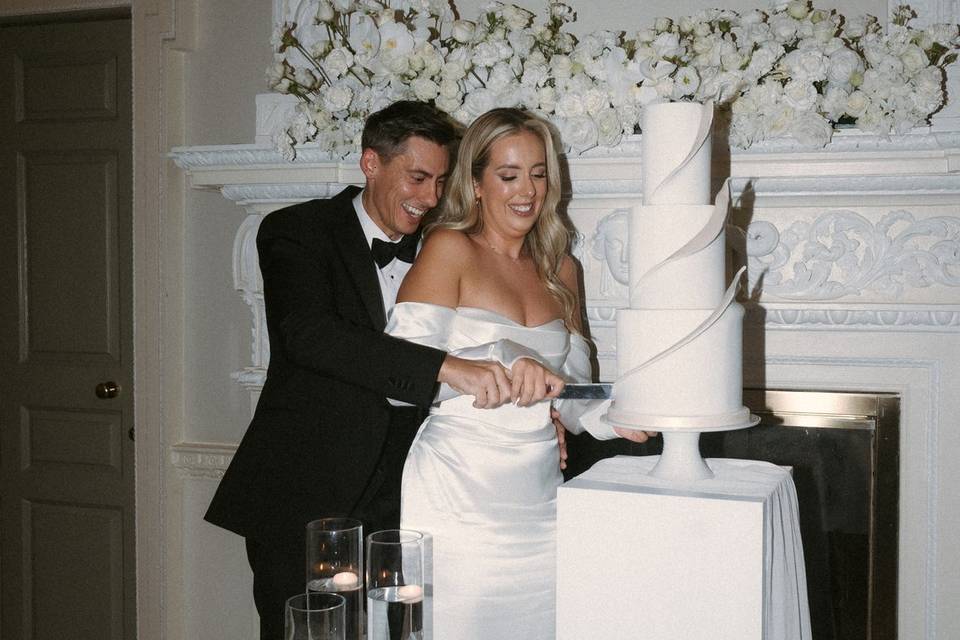 Wedding Cake cut
