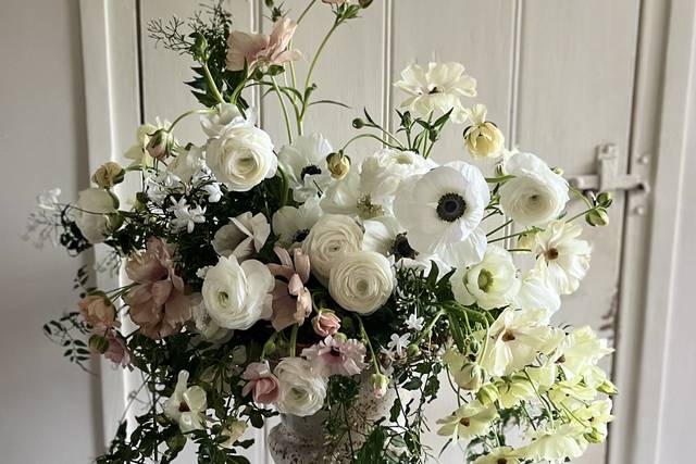 Spring urn
