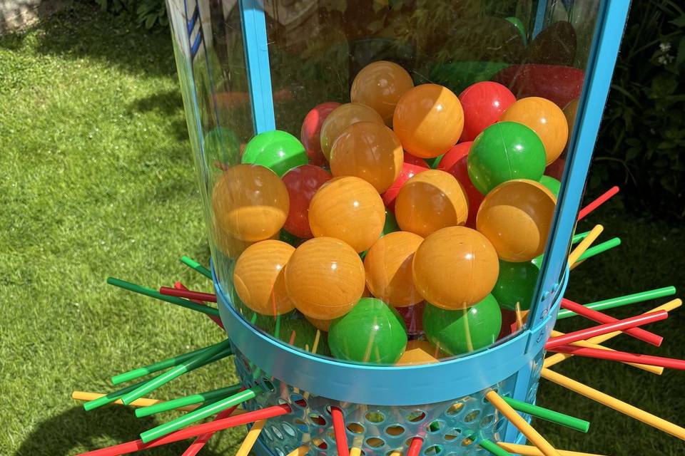 Giant kerplunk