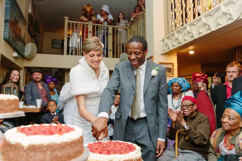 Cutting the wedding cake - Mark J Boyce Photography