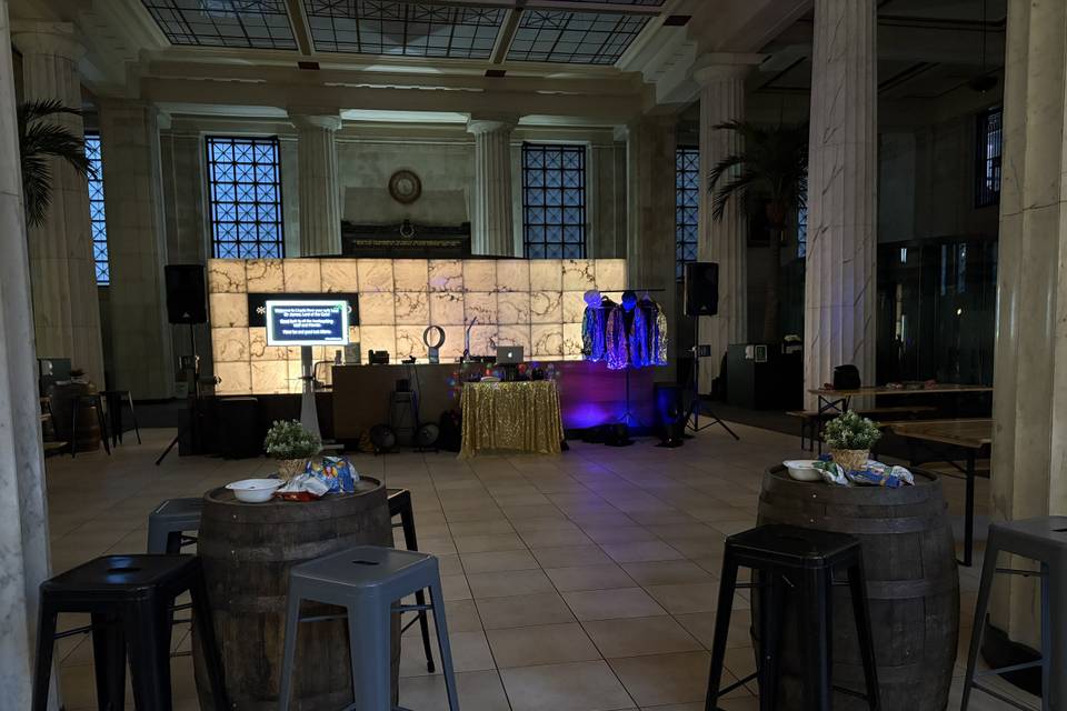 Sample DJ set-up with screen