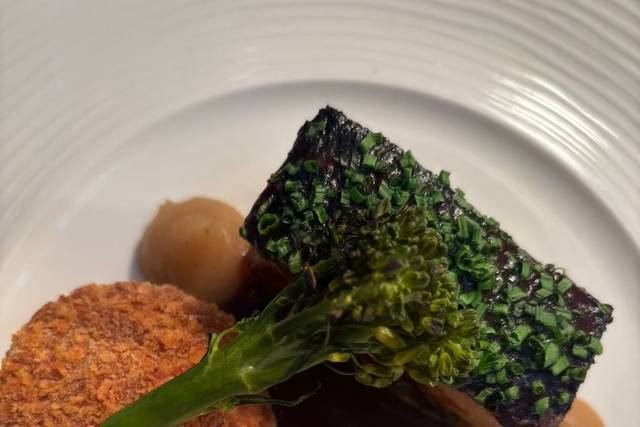 Braised Bee, Apple