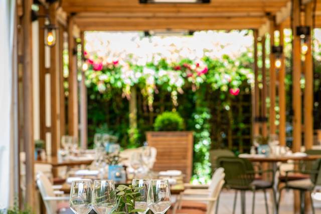 Al Fresco Terrace