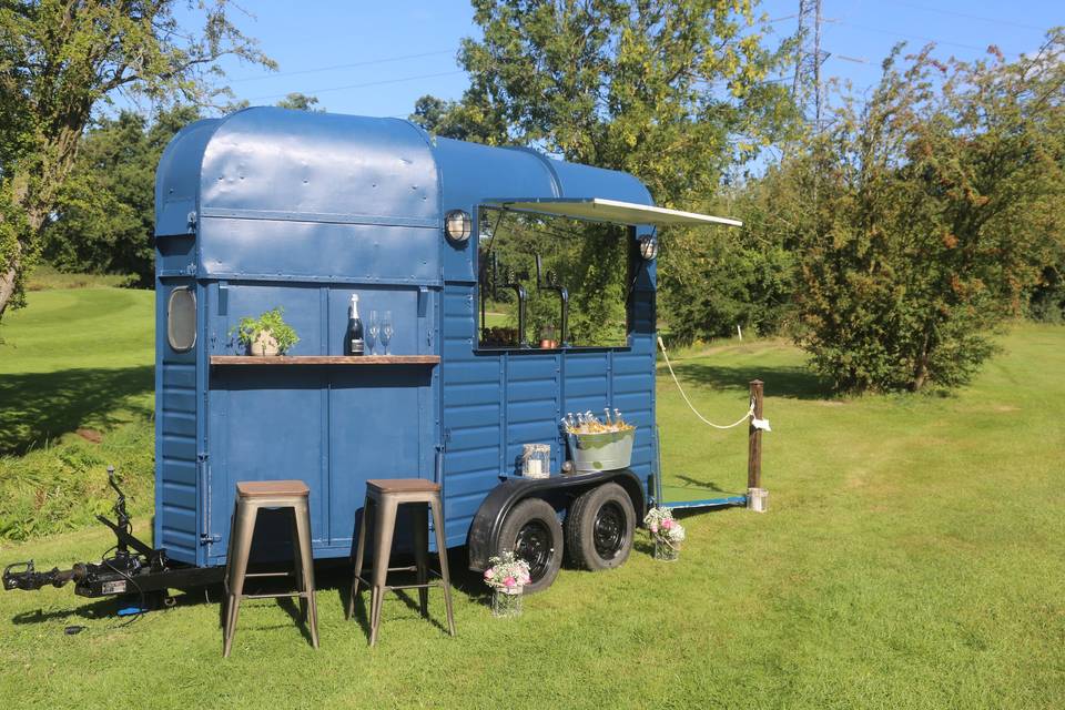 Mobile bar from the front
