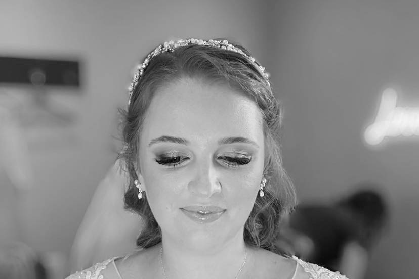 Gorgeous bride Isabelle