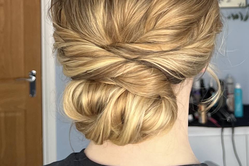 Wedding hair stylist Oxford