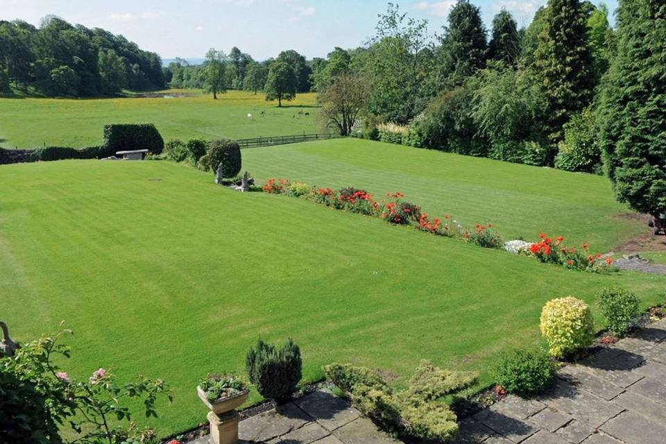 Hall garden
