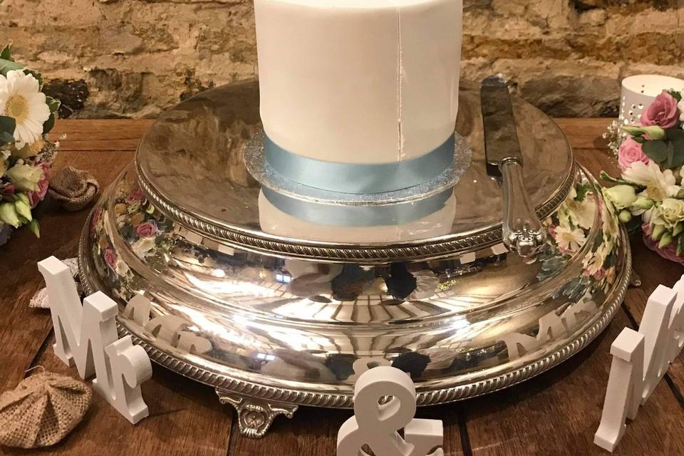 Scuba cutting cake