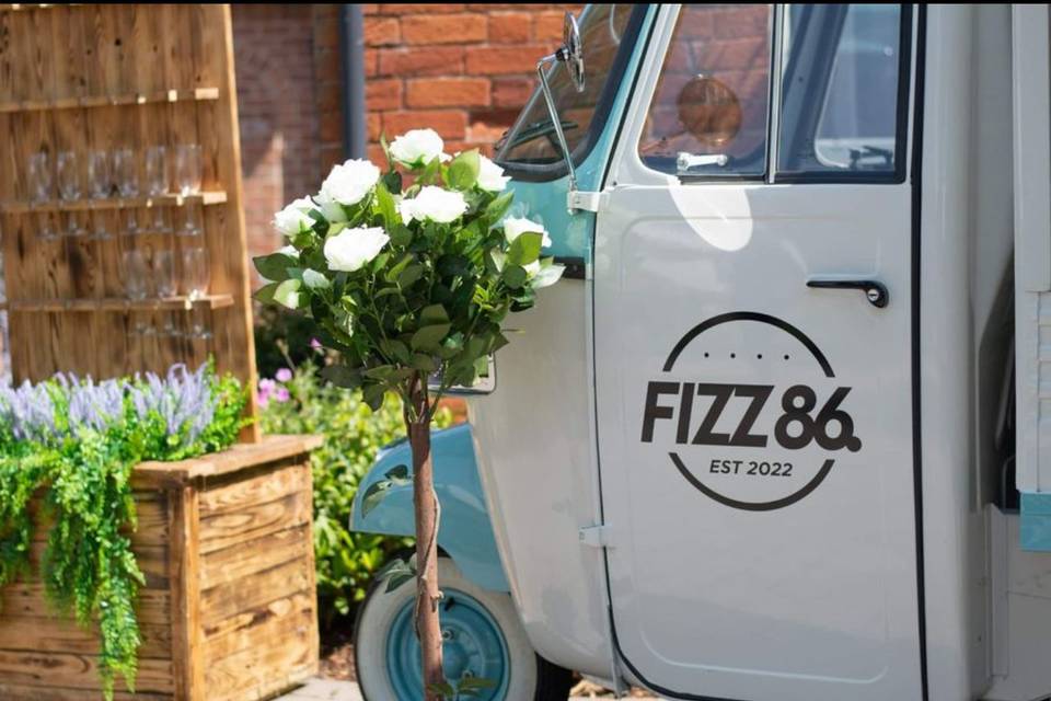 Fizz 86 & Prosecco Wall