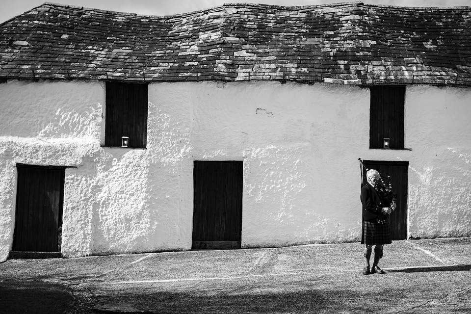 Bagpiper Launcells Barton