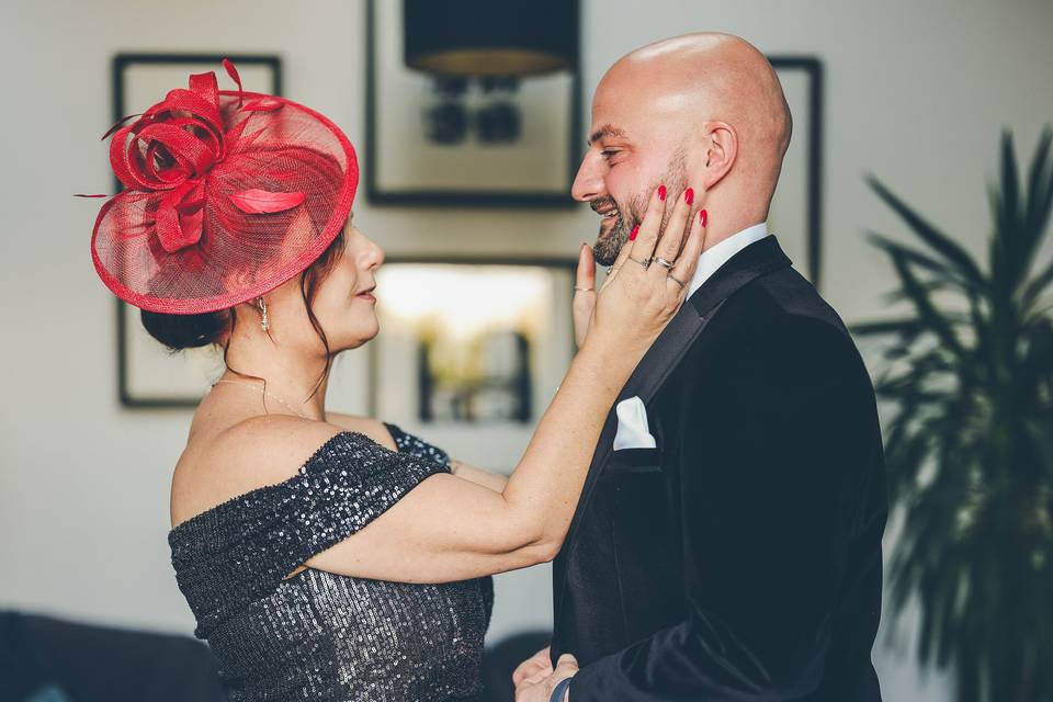 Mum first look Groom