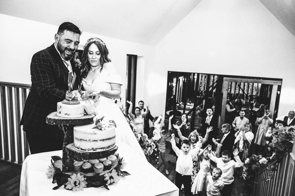 Warren Estate Cake cutting