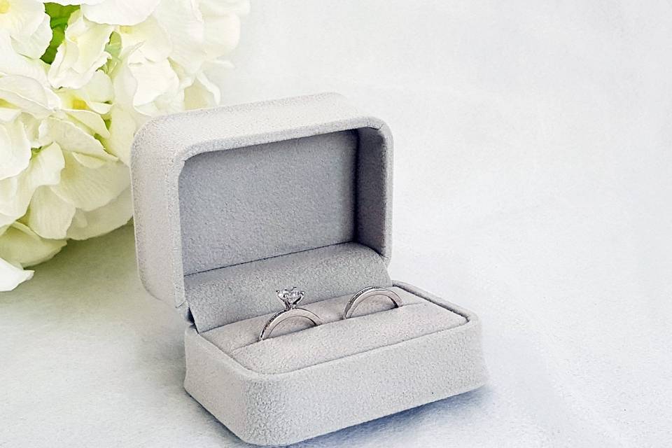 Grey suede double ring box