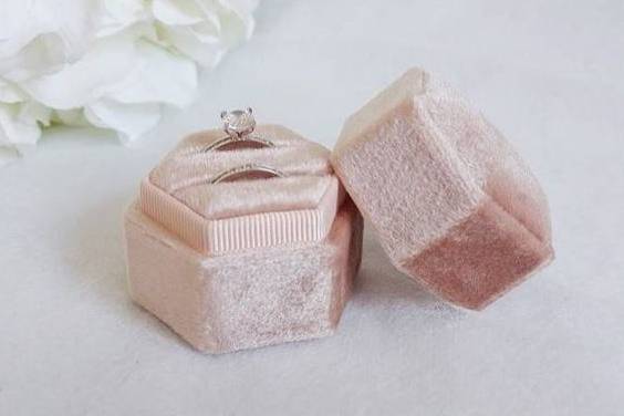 Pink double ring box