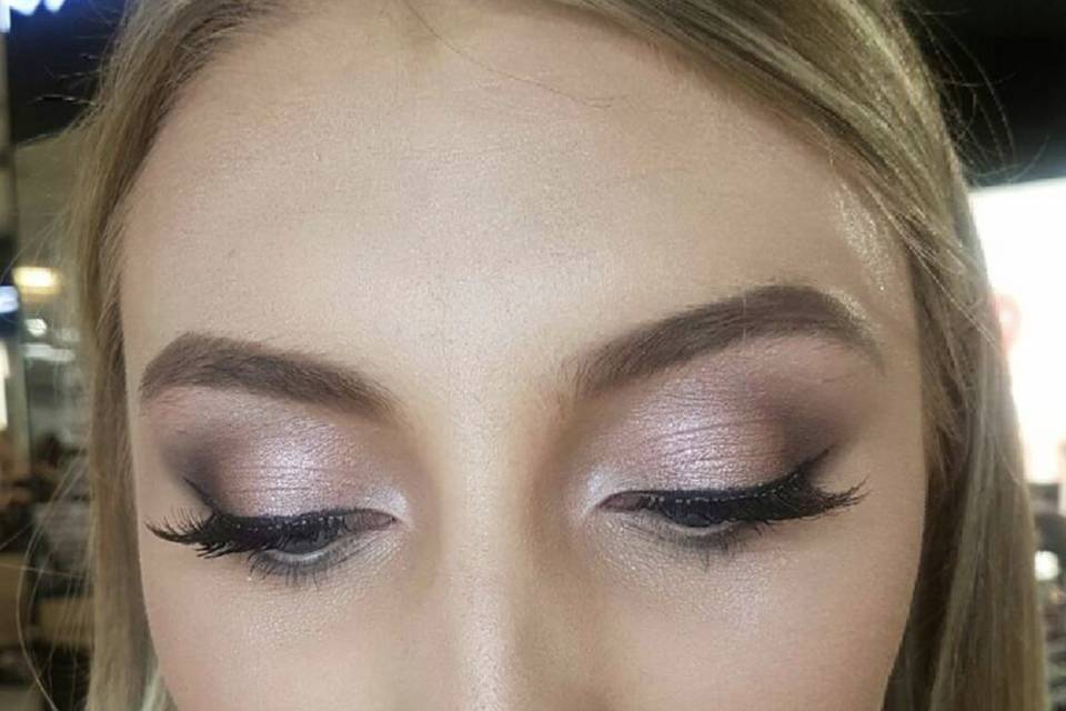 Natural look with hues of pink