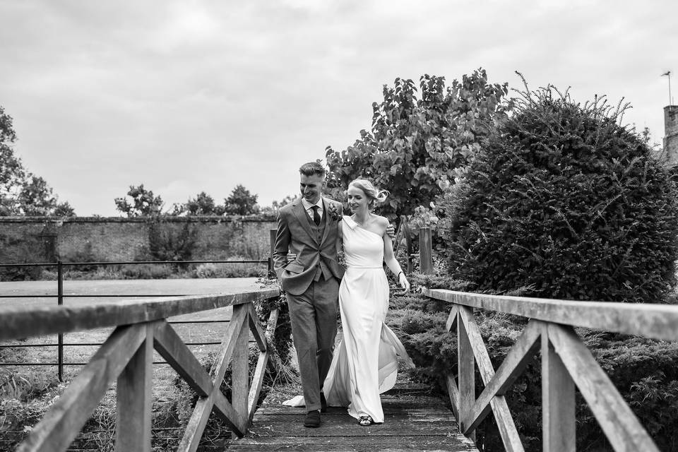 On the footbridge in the wind