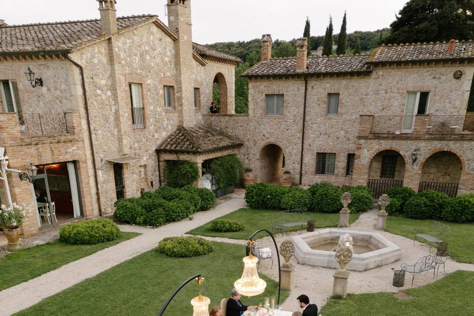 Reception table in the garden