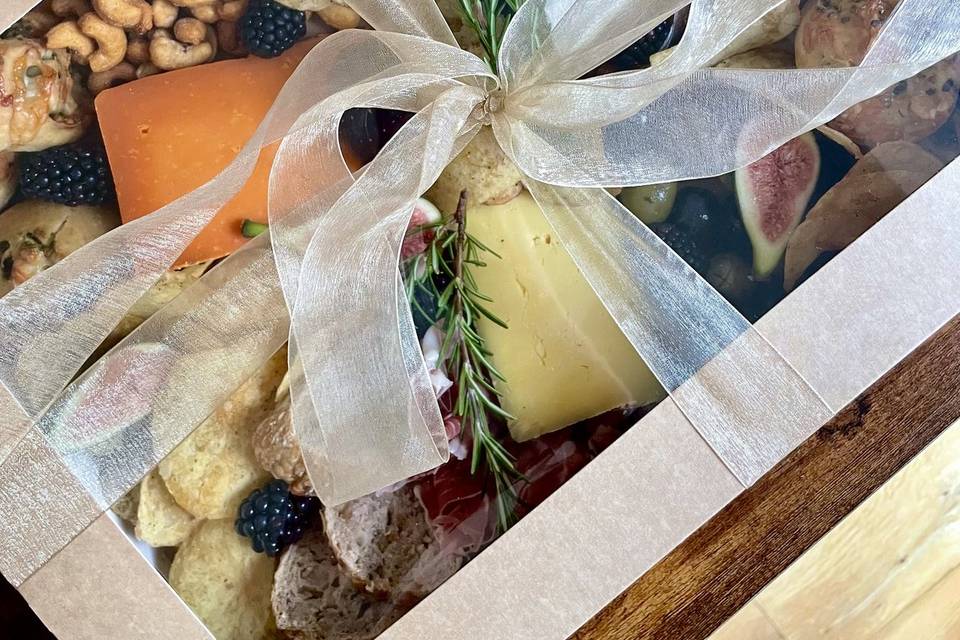 Large charcuterie graze box