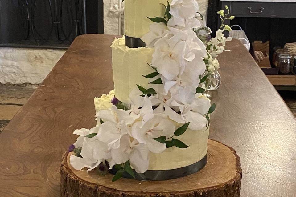 Floral decor on cake