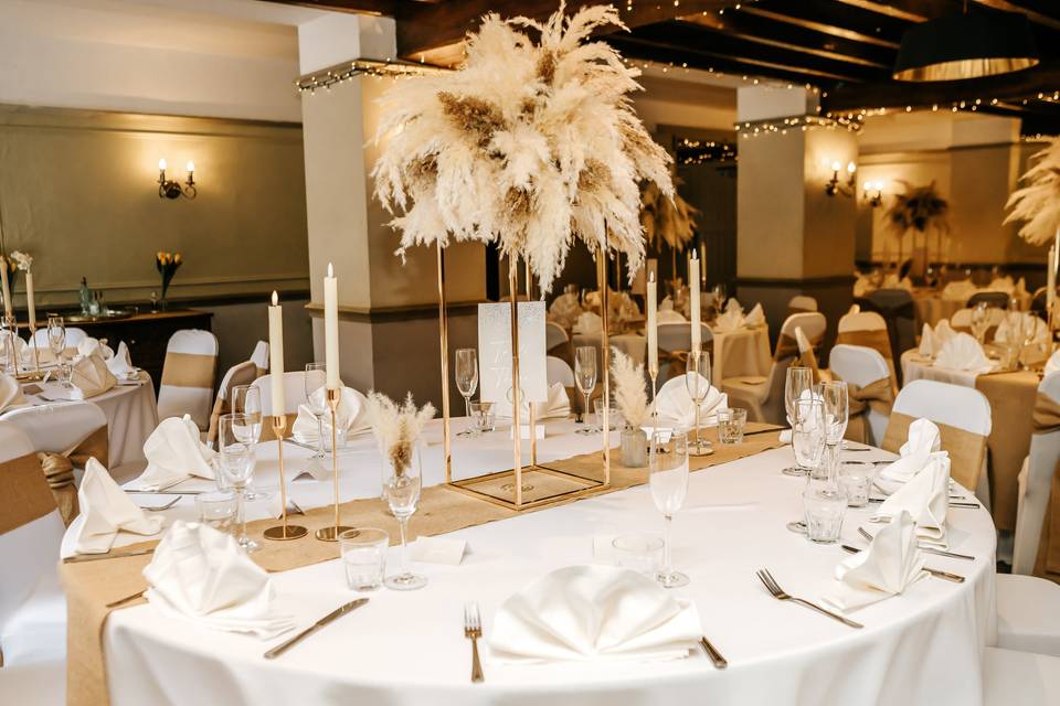 Pampas High Rise Stands