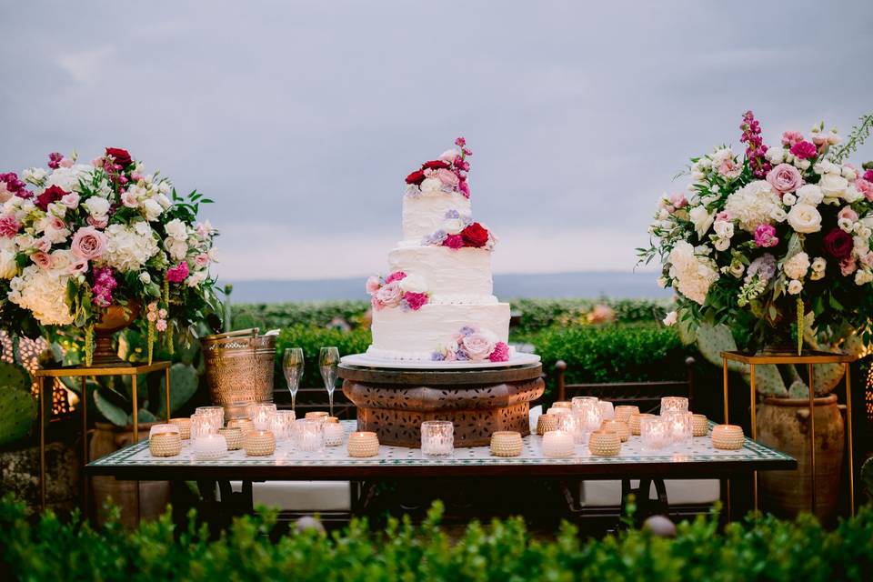 Wedding cake table