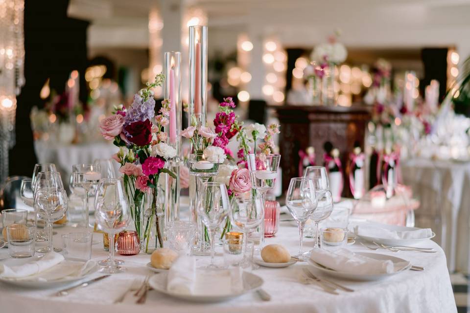 Indoor reception tablescape