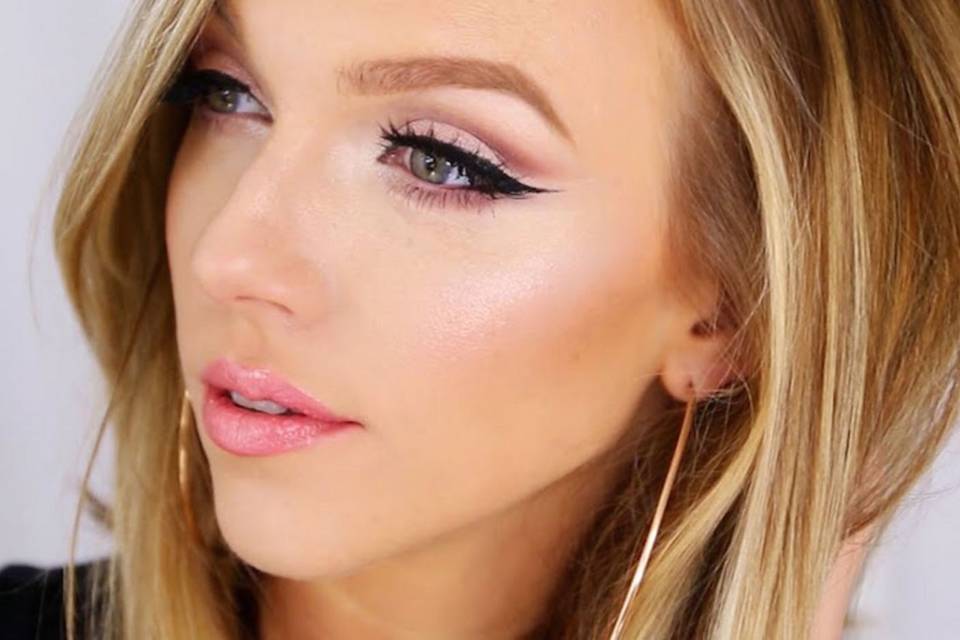 Winged liner with pink hues