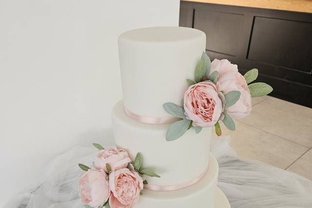 3 tier fondant covered cake