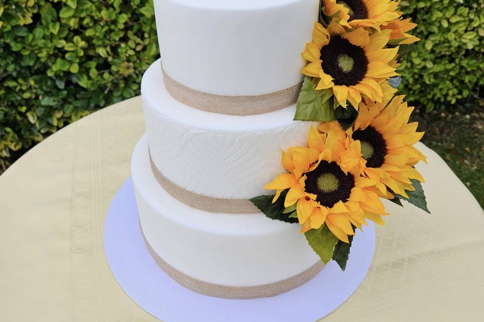 3 tier fondant with sunflowers