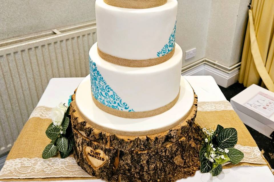 3 tier fondant with stencil