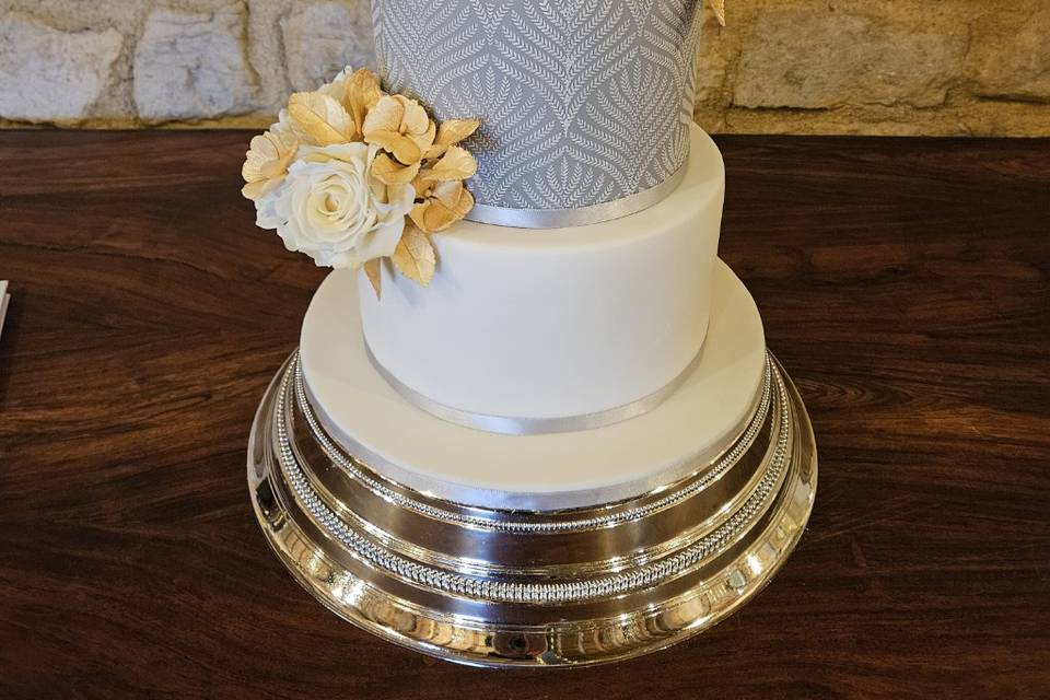 3 tier fondant cake