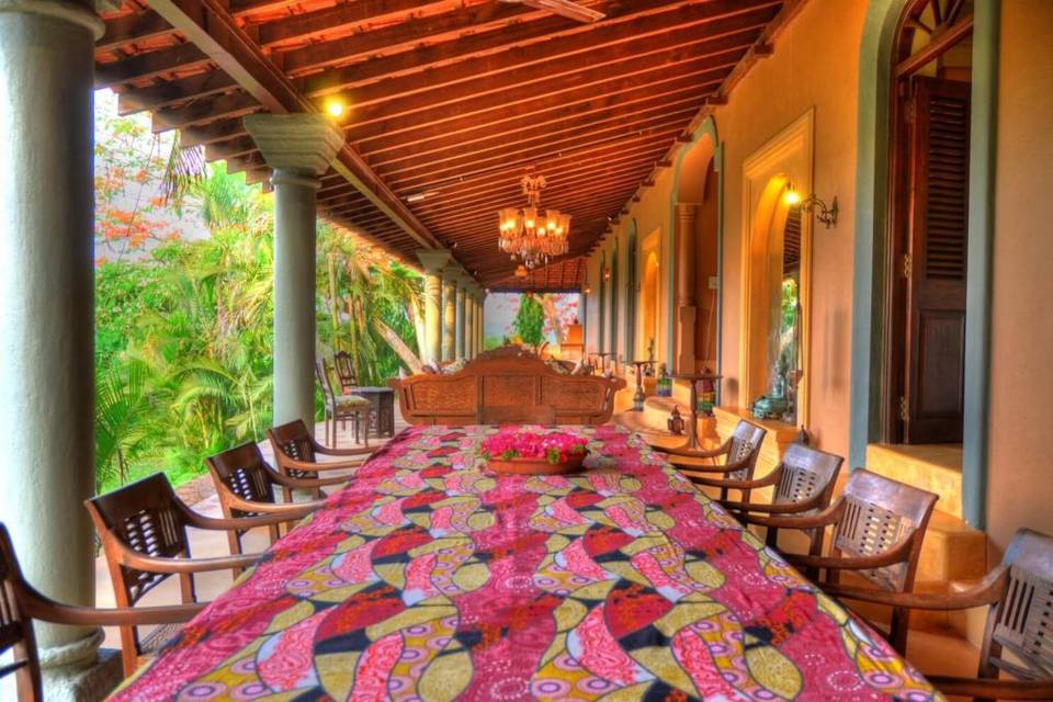 Veranda Dining