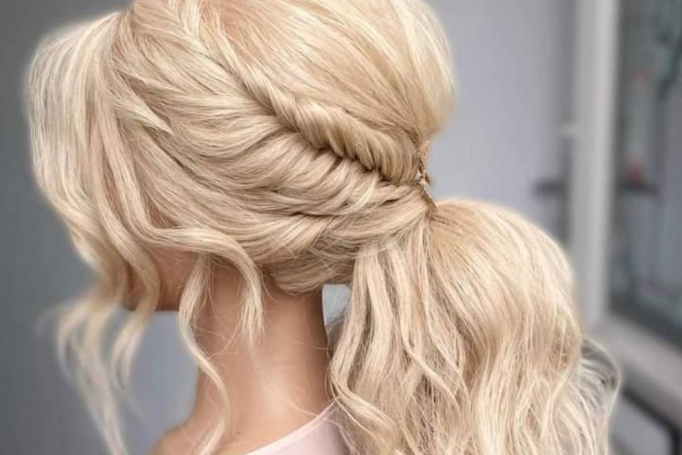 Textured ponytail