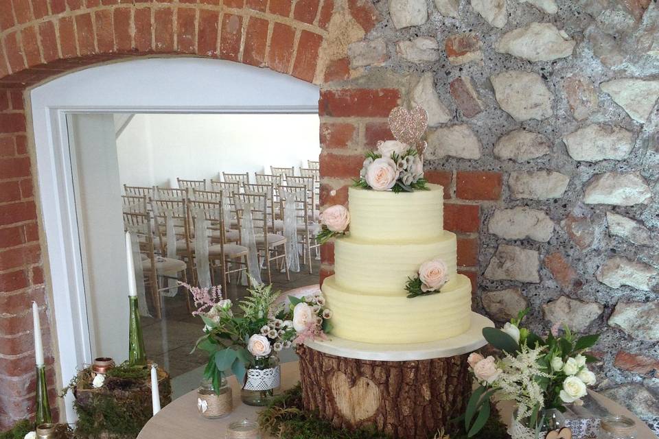 Rustic wedding cake