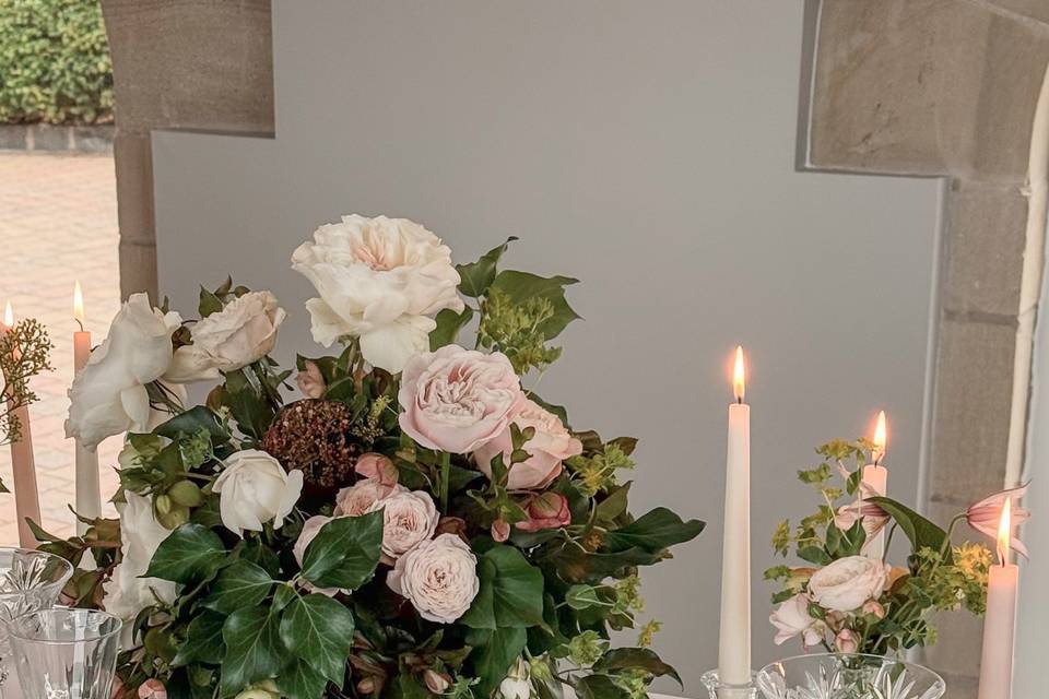 Romantic table centrepiece