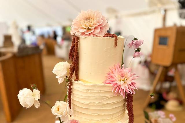 Rustic with edible flowers